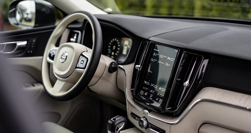 Volvo XC 60 cena 124998 przebieg: 159780, rok produkcji 2018 z Orzysz małe 562